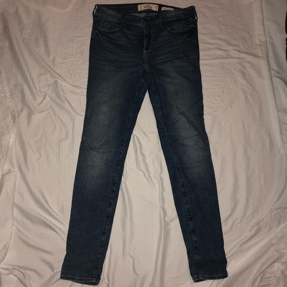 Hollister Jean - Picture 1 of 4